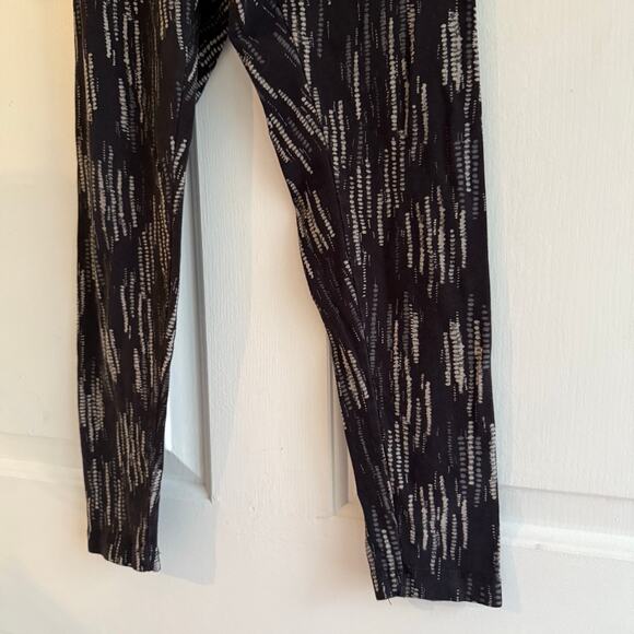 Motherhood Maternity Black Striped Abstract Leggings Over Belly Support Sz Small - Picture 3 of 5